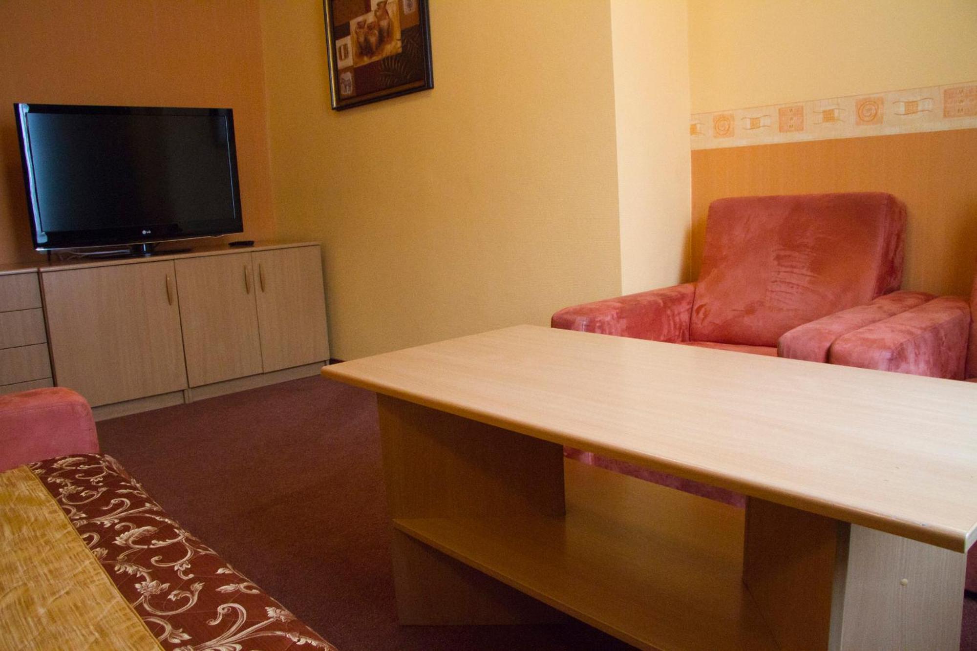 Hotel Iskra Rzeszów Esterno foto