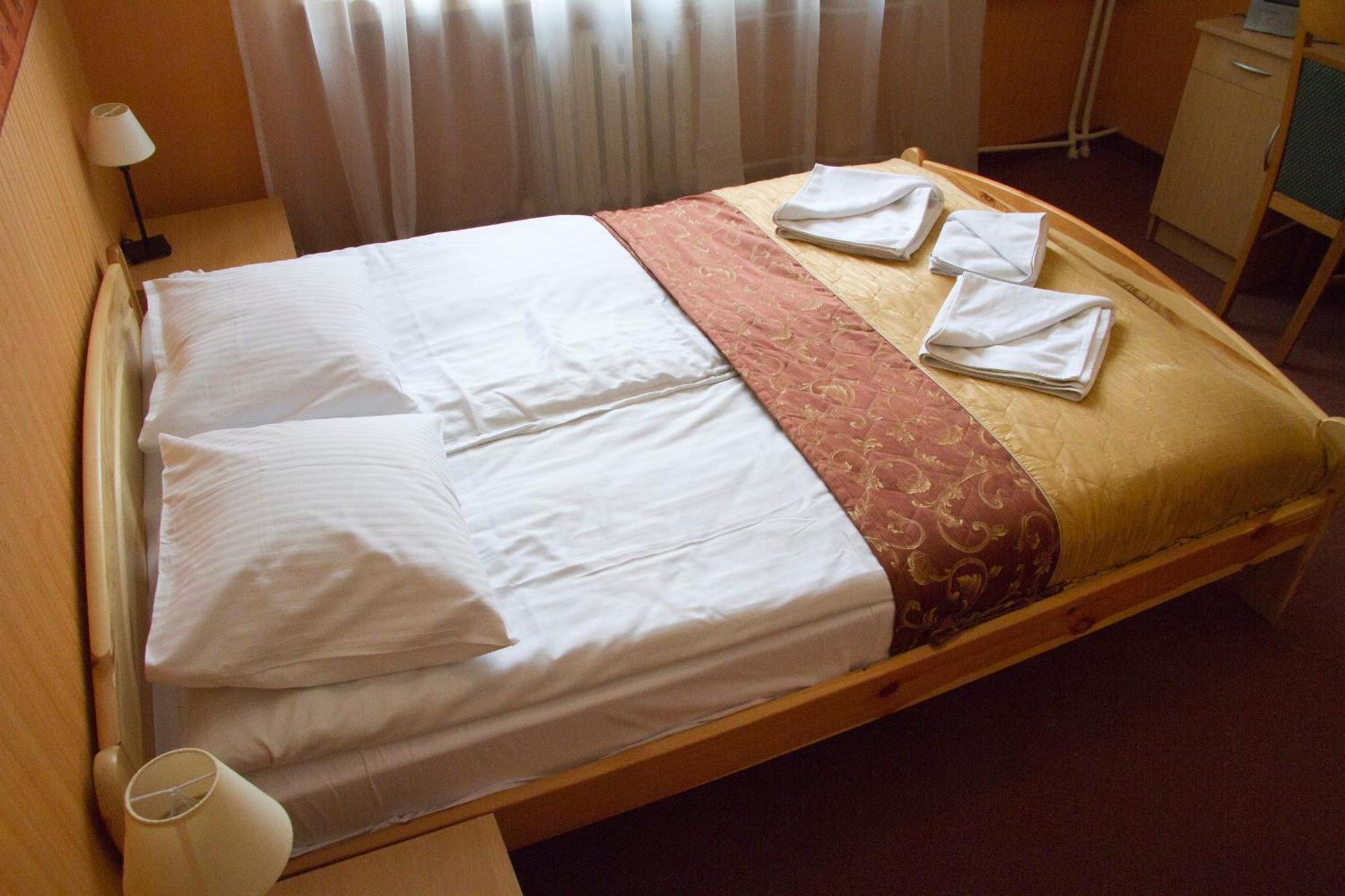 Hotel Iskra Rzeszów Esterno foto