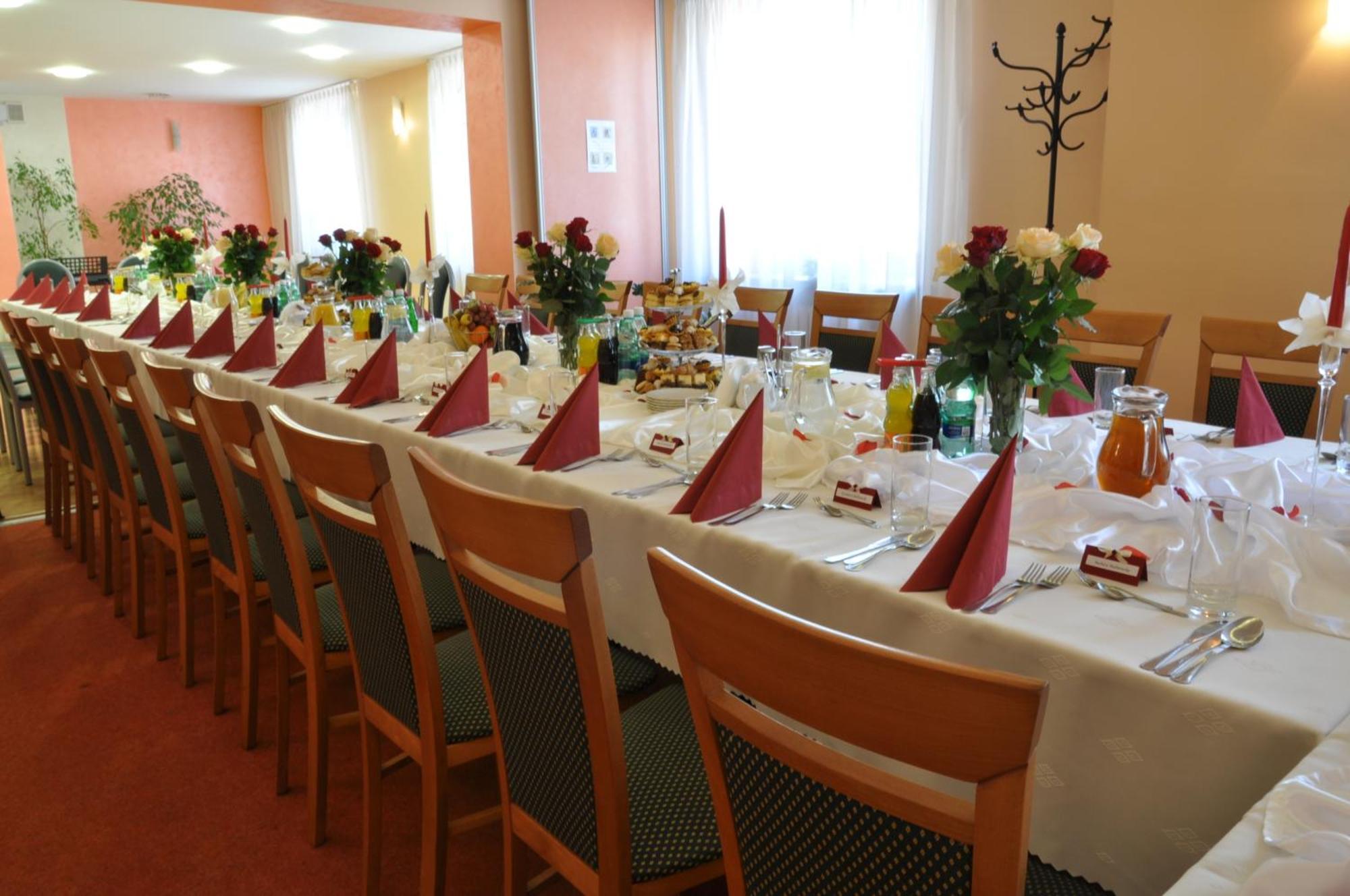 Hotel Iskra Rzeszów Esterno foto