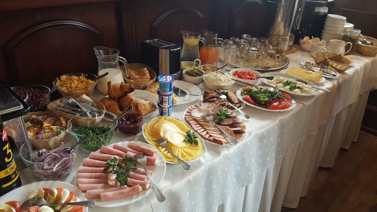 Hotel Iskra Rzeszów Esterno foto