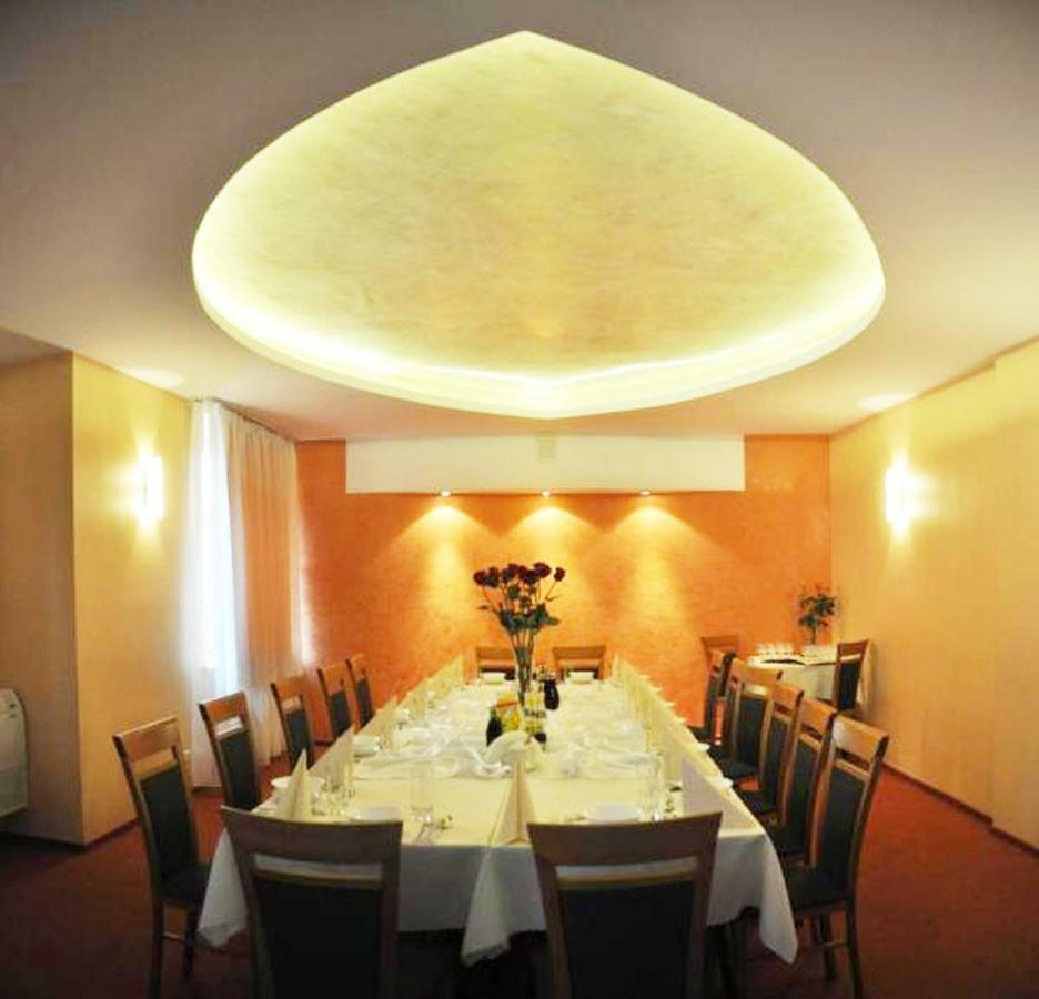 Hotel Iskra Rzeszów Esterno foto