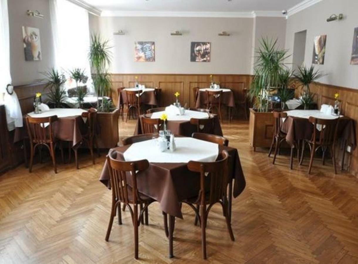 Hotel Iskra Rzeszów Esterno foto
