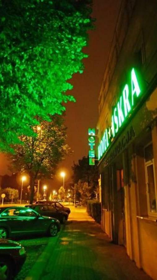 Hotel Iskra Rzeszów Esterno foto